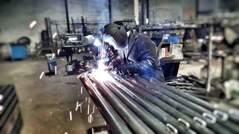 Какие материалы используют при изготовлении уличного спортивного оборудования в Ставрополе?